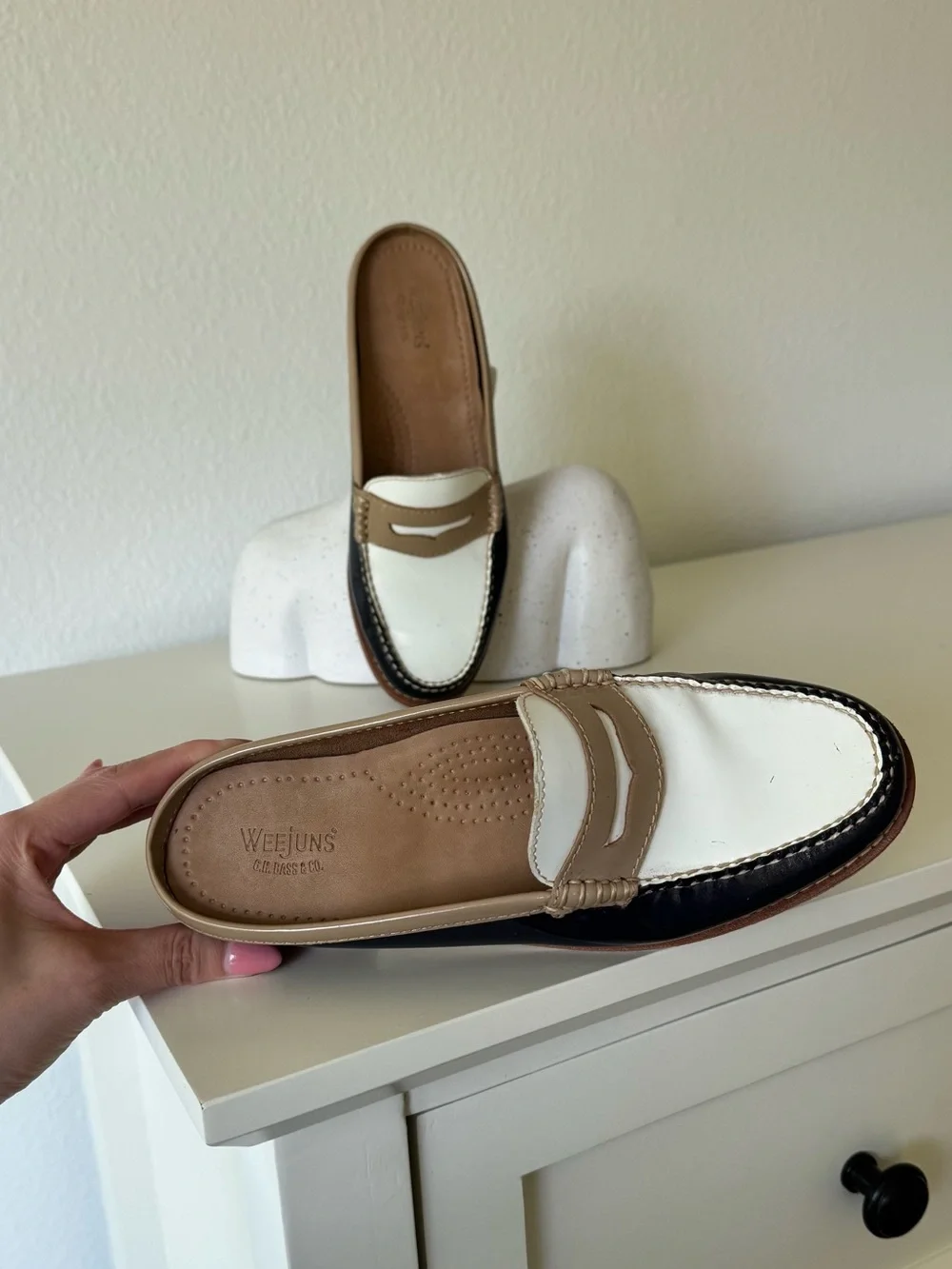 G.H. Bass & Co. Weejuns Tri-Color Diane Penny Slides, White, Tan & Navy 5.5 - Picture 7 of 10